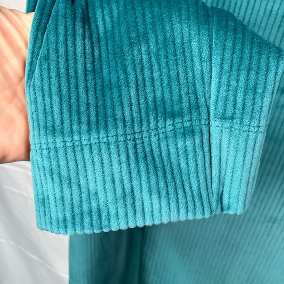 Croft & Barrow Teal Top size Medium - Picture 6 of 7